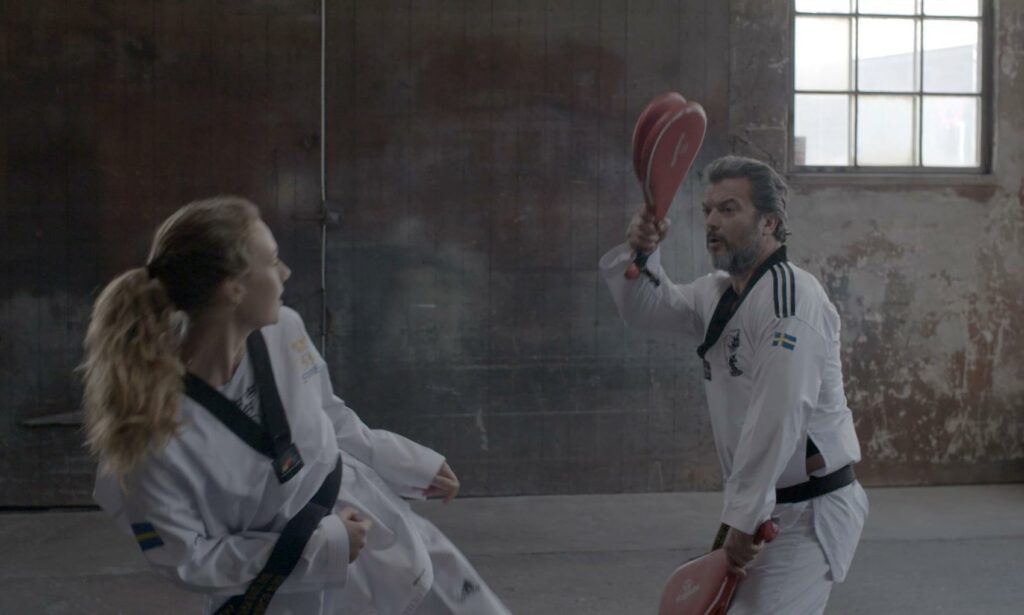 I första avsnittet får vi följa taekwondo-stjärnan Nikita Glasnovic, som sparras av Dragomir Mrsic, känd från "Snabba cash", men också nordisk mästare i sporten.