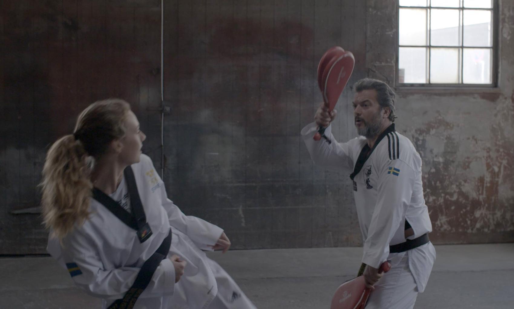 I första avsnittet får vi följa taekwondo-stjärnan Nikita Glasnovic, som sparras av Dragomir Mrsic, känd från "Snabba cash", men också nordisk mästare i sporten.