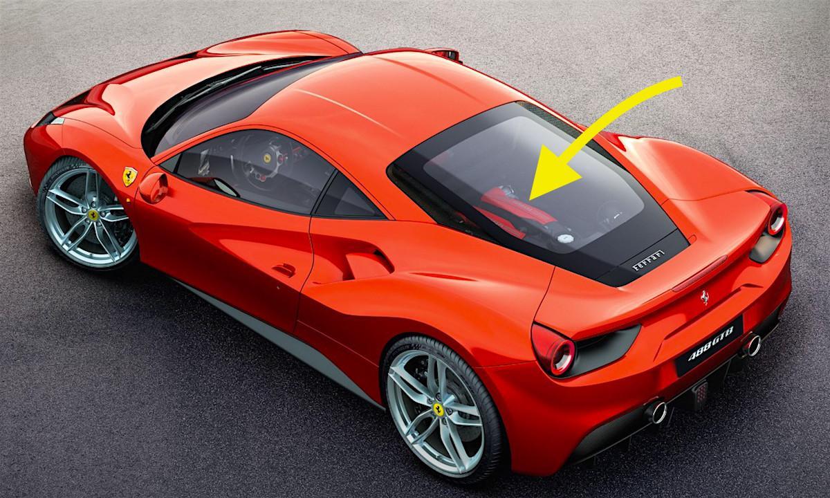 Ferrari 488 Spider parkerad i en parkeringsplats. (AI text)