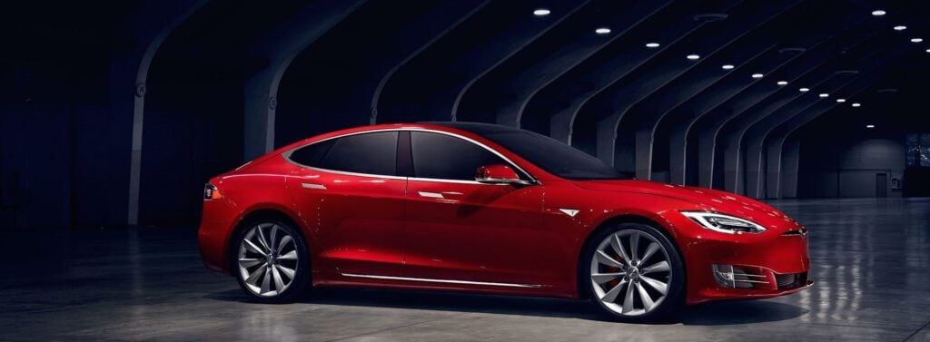 Tesla Model S med batteripaket på 60 kWh fixar 0–100 km/h på 5,5 sekunder.