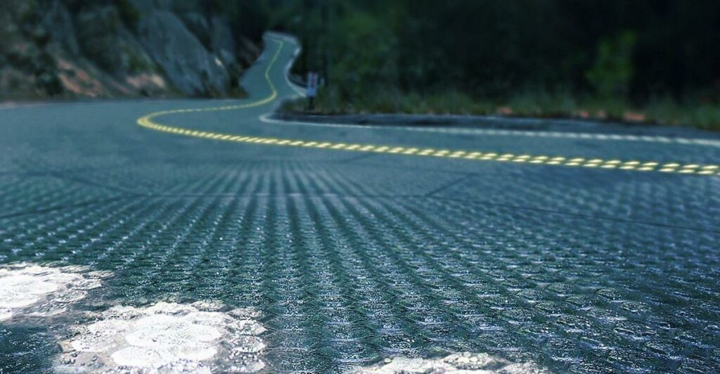 Redan i år ska den första delen av Route 66 med solpaneler vara klar att användas.