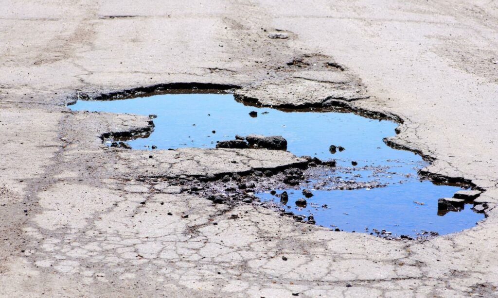 Vägarna i Sverige blir lite bättre – men skillnaderna mellan stad och land är stora. FOTO: Olegk/Bigstockphoto