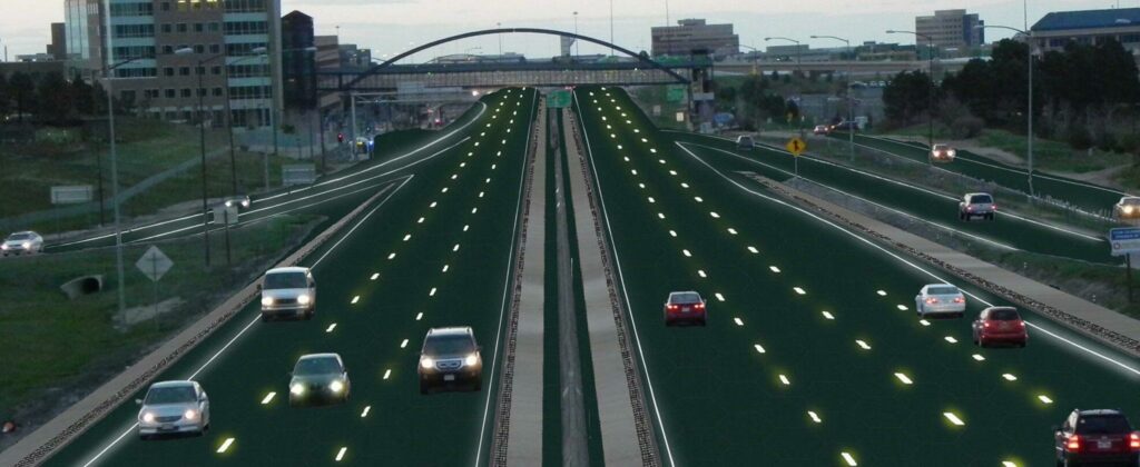 En stadsgata med bilar som kör på den. (AI text)