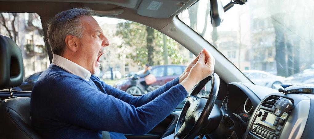 Vägbusarna är nästan uteslutande män, visar undersökningen. Men en och annan kvinna bakom ratten blir nog förbannad också. Foto: Bigstock/Minerva Studio.