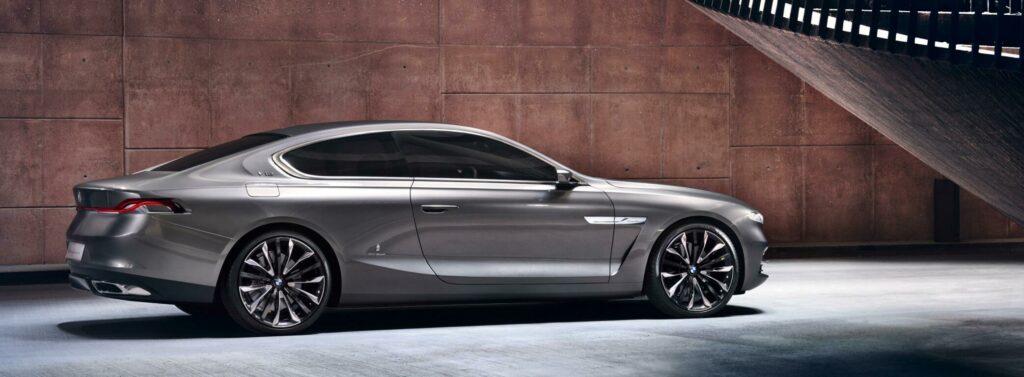 BMW X1: parkerad framför trappan (AI text)