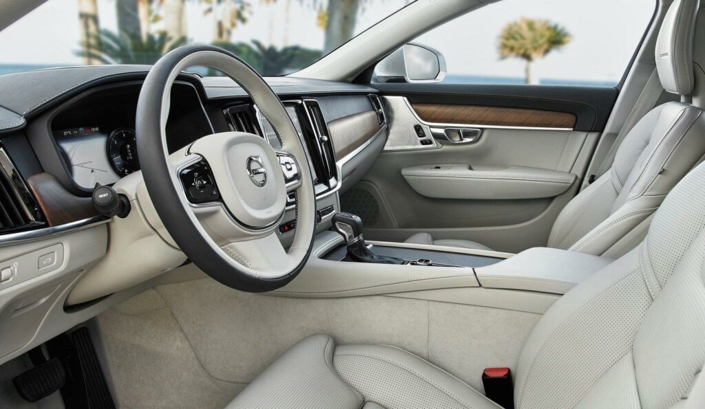 Volvo S90s inredning (AI text)