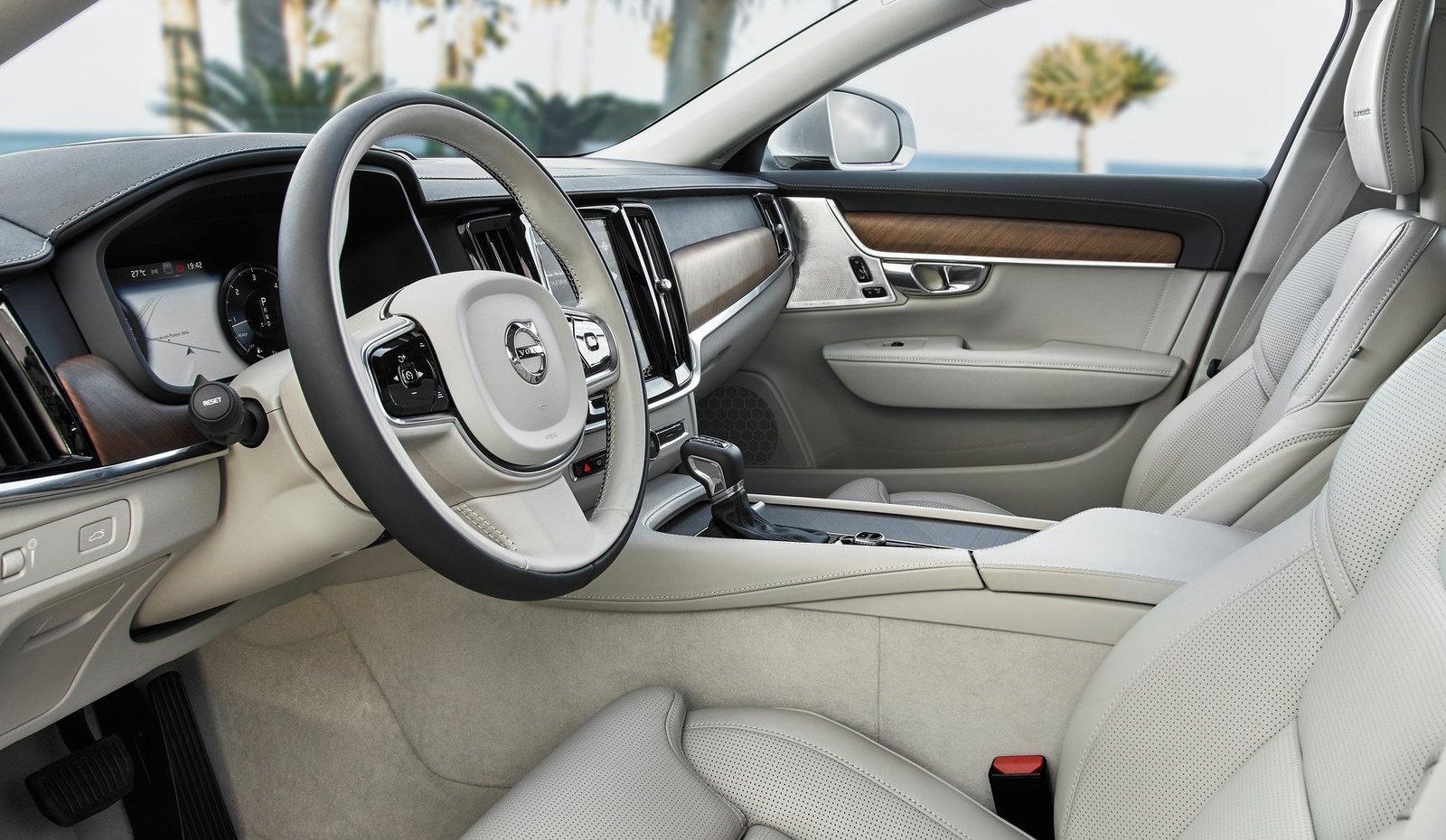 Volvo S90s inredning (AI text)