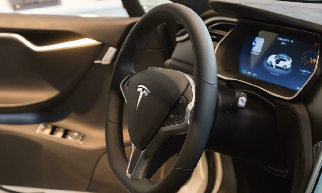 När föraren blev sjuk körde bilen honom till avfarten vid sjukhuset. FOTO: Tinx - BigStockPhoto