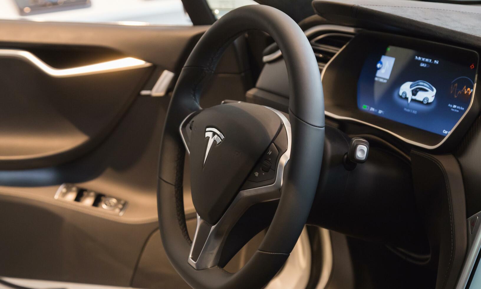 När föraren blev sjuk körde bilen honom till avfarten vid sjukhuset. FOTO: Tinx - BigStockPhoto