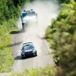 Många rallybilar har flugit fram längs Ouninpohja i Finland. Men aldrig en tusen hästar stark ökenrally-lastbil. FOTO: Jaanus Ree/Red Bull Content Pool