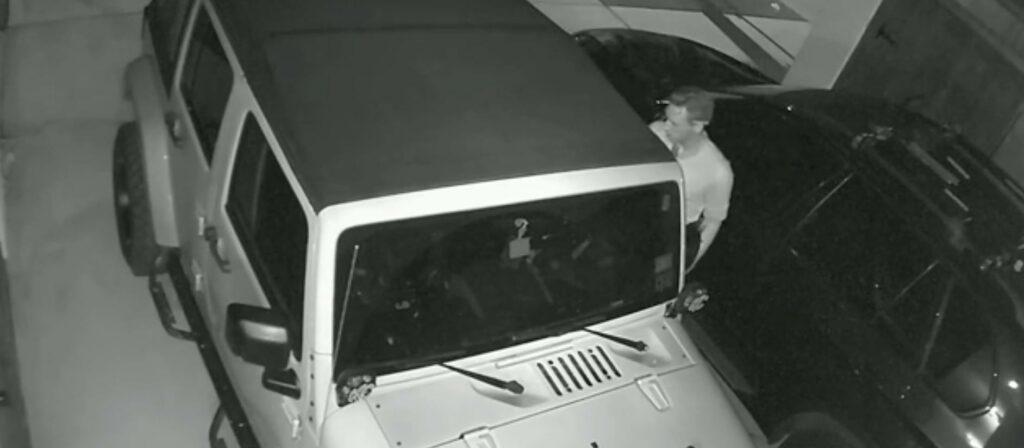 Med hjälp av blanka nycklar, en bärbar dator - och tillgång till nyckeldatabasen kunde tjuvarna försvinna spårlöst med bilarna. FOTO: Youtube