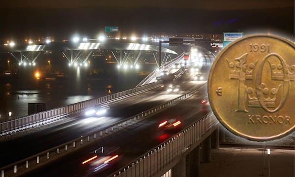 En bil kör på en bro på natten. (AI text)