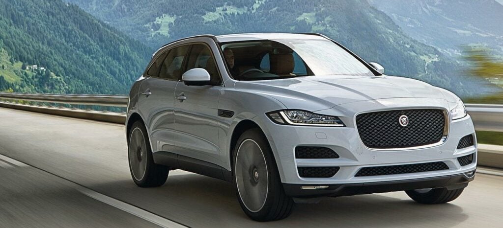 Jaguar nöjer sig inte med suven F-Pace. Snart kommer en mindre suv med eldrift.