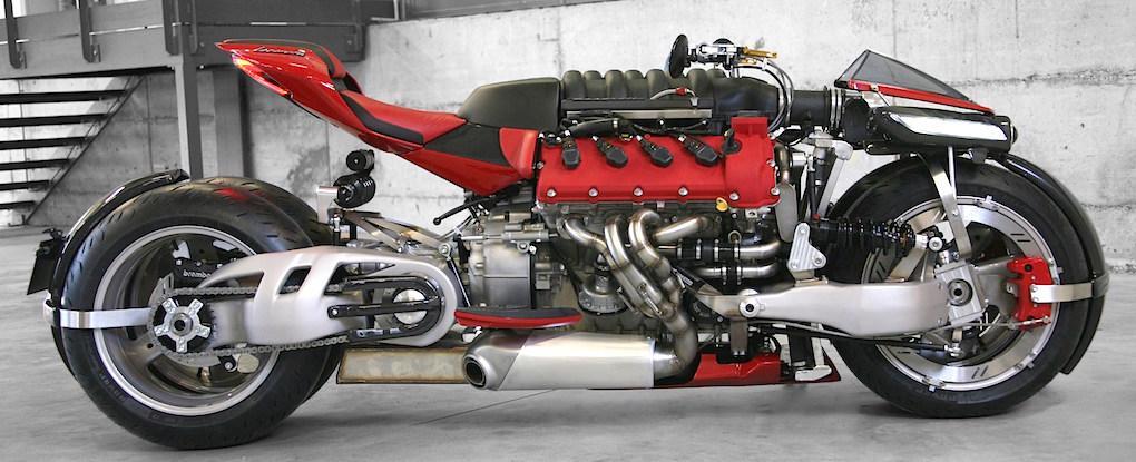 Ingen ram, utan komponenterna är bultade på motorn. Någon som kan se var bränsletanken sitter?