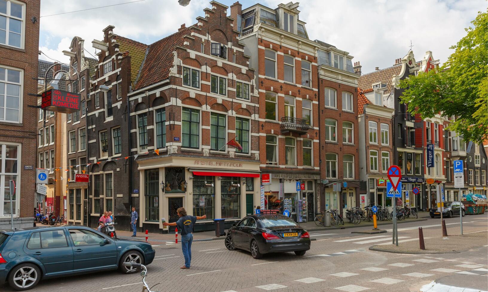 Nederländerna (här Amsterdam) är det land där bilisterna känner sig gladast bakom ratten. FOTO: KavalenkavaVolha/iStockPhoto