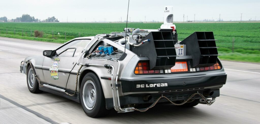 En DeLorean – komplett med fluxkondensator – på kalifornisk motorväg i samband med The Fireball Run Star Cars. (Den här bilen har dock inte med artikeln att göra). FOTO: MorePixels/iStockPhoto
