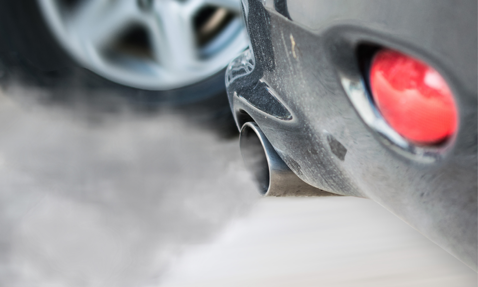 En bil med en rökutläkare. (AI text)