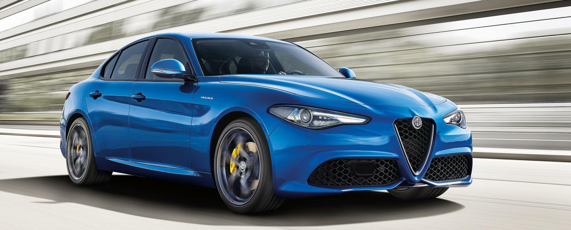 Alfa Romeo Giulia Veloce i den nya kulören "Misano-blå".