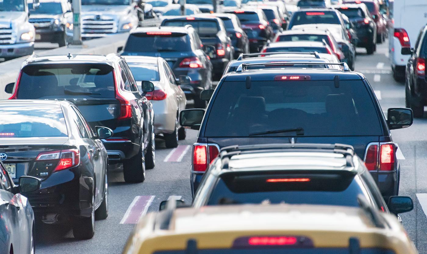 En trafikkaos på en livlig motorväg (AI text)