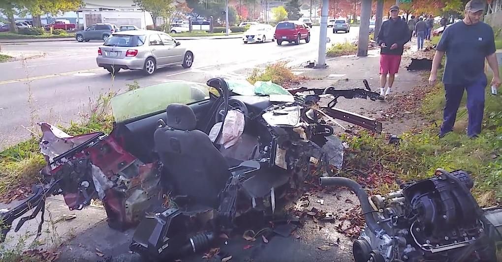 Hur kunde någon överleva i det här vraket? Och ingen annan kom till skada heller, ett mirakel.