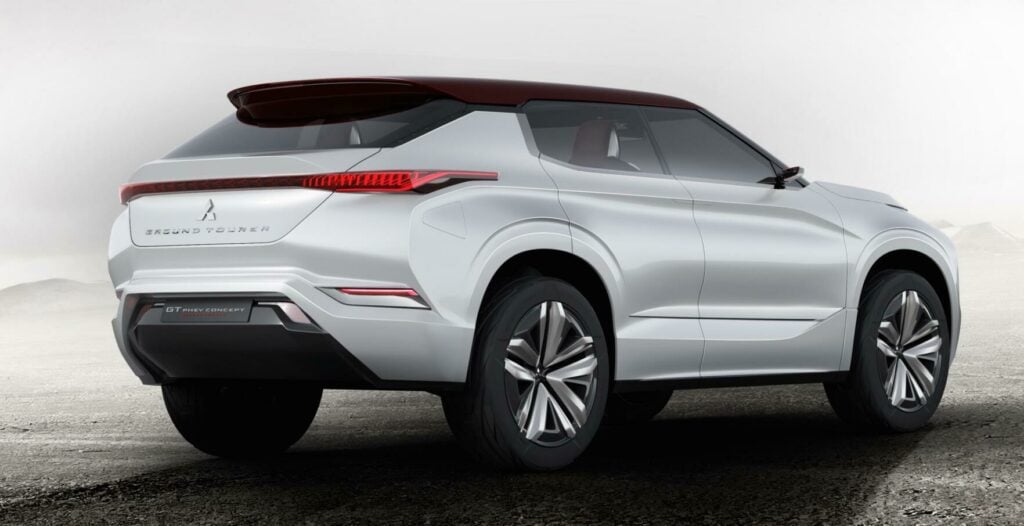 En konceptbil visas i bakgrunden. (AI text)