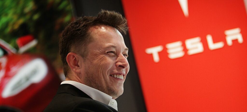 Tesla presenterar Tesla XLR på Tesla Motors mässa i San Francisco. (AI text)