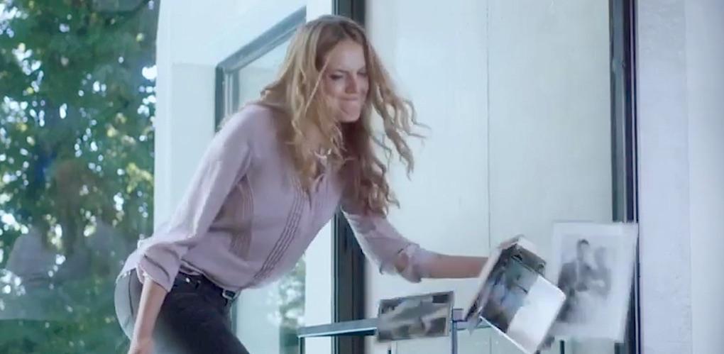 Bröllopsbilderna rivs ner på golvet. En bedragen kvinna är inte att leka med...