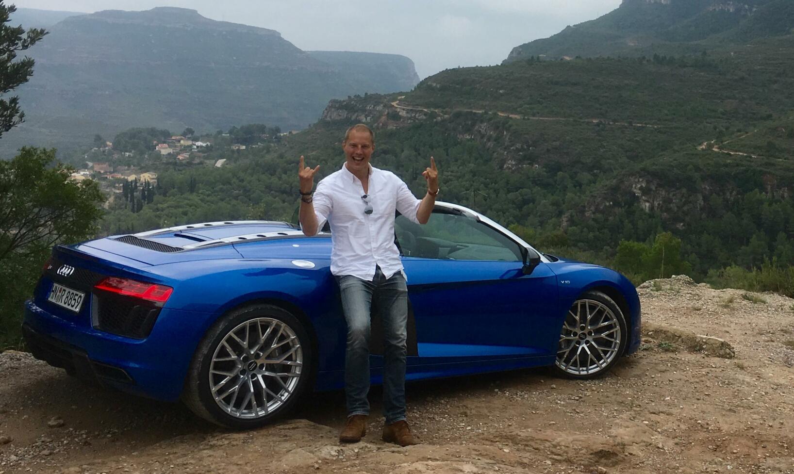 Audi R8 LMS Roadster i bergsområdet (AI text)