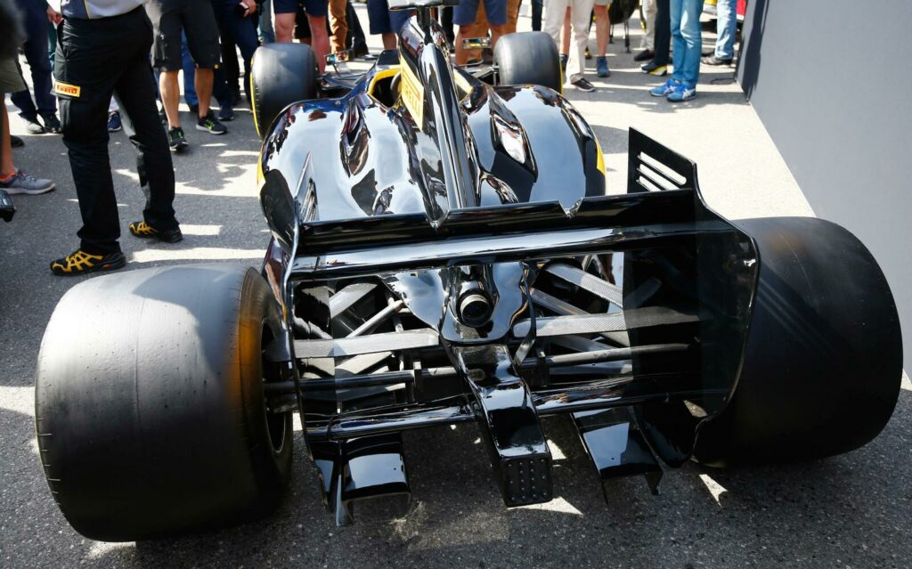 1980-talet kom och levererade däck: Nästa års däck blir 25 procent bredare! FOTO: Andy Hone/LAT Photographic