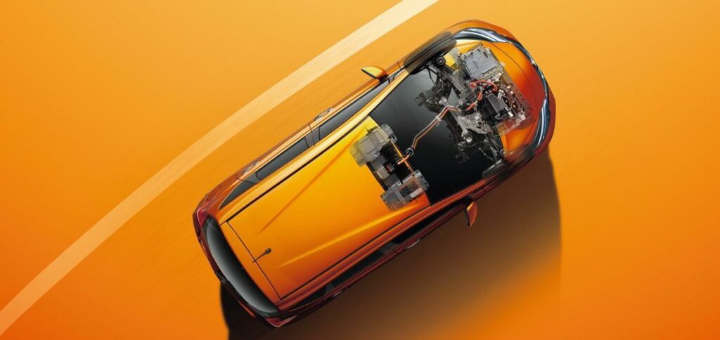 En bil visas mot en orange bakgrund. (AI text)