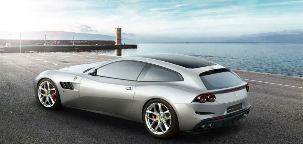 Den fyrsitsiga GTC4Lusso T, som visats tidigare i höst, är första steget till att öka målgruppen hos Ferrari. FOTO: Ferrari