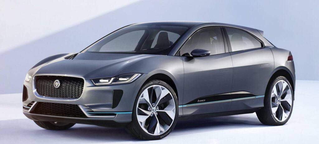 Jaguar Pace-konceptet visas i en grå färg. (AI text)