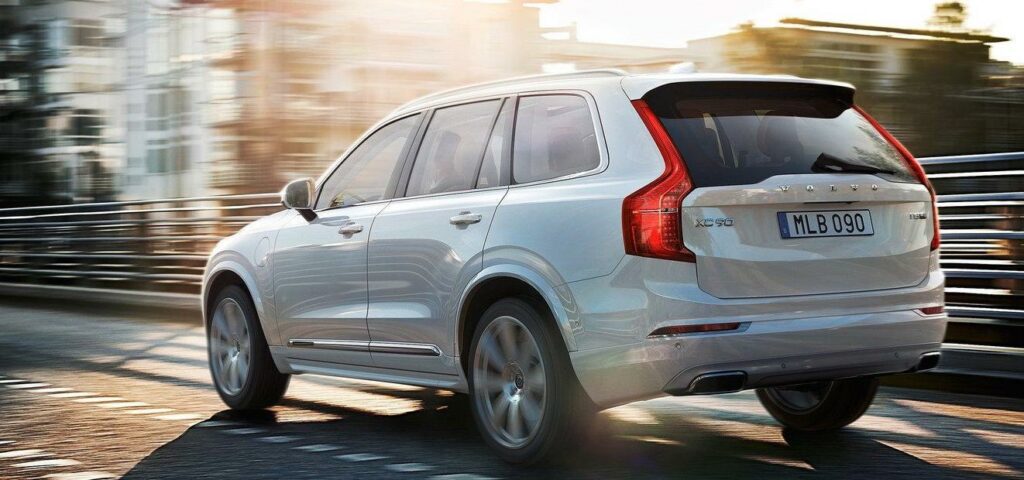 All utveckling går inte framåt. Nya XC90 lyckas inte slå gamla trotjänaren 240 när det gäller ljudnivå i 110 km/h på motorväg.