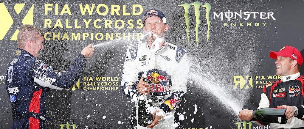 Det är ett hårt jobb att vinna i rallycross. Mattias Ekström, i mitten, flankerad av Andreas Bakkerud och Petter Solberg. Foto: McKlein/LAT