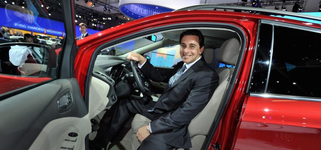 Fordchefen Mark Fields skulle gärna vilja sälja fler elbilar och hybridmodeller, men just nu tycker han efterfrågan är för liten.