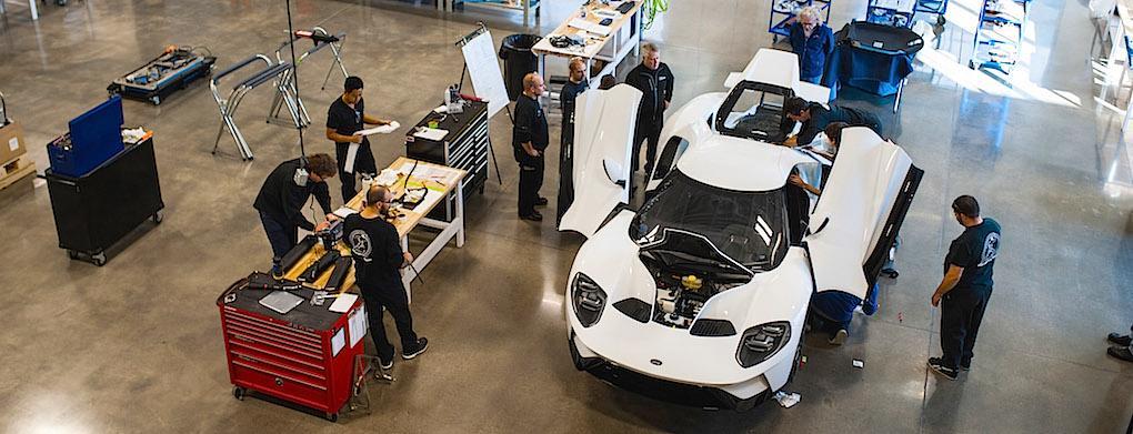 Hade du tänkt få plats med några små resväskor under frontluckan? Det kan du glömma. Tandborste och kreditkort är allt som ryms.