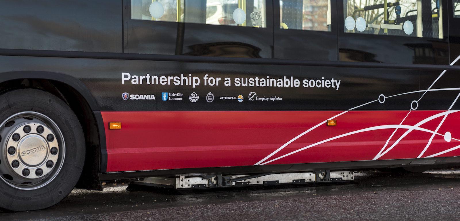 Med hjälp av aluminiumavskärmningar ska det inte uppstå några elektromagnetiska fält runt bussen när den laddas trådlöst.