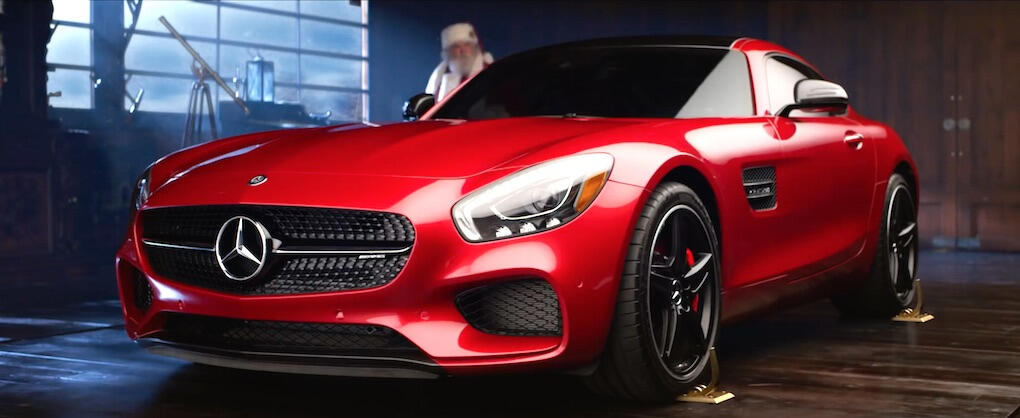 Åker tomten runt i en släde och delar ut julklapparna? Inte en chans, anser Mercedes, det krävs andra fordon för att hinna med.