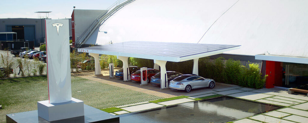 Det är fortfarande få Supercharger-stationer som drivs av solenergi, men det ska bli fler när tredje generationen Supercharger visas upp.