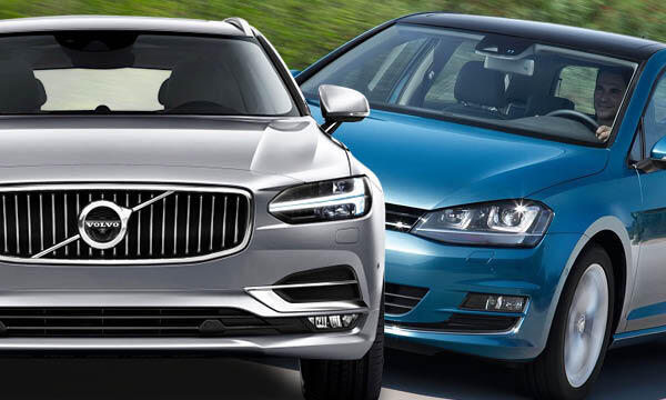 Bilar kör längs vägen. (AI text)