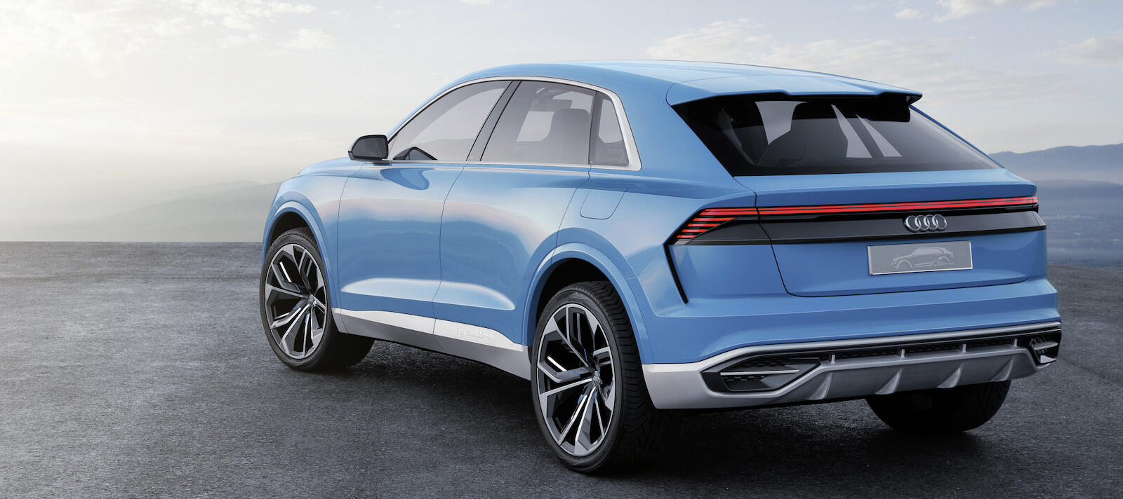 Audi Q3-konceptbilen i bergsområdet (AI text)