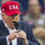 Att bygga bilar utomlands och sedan importera dem till USA är något som Donald Trump vill belägga med straffskatt. Foto: Getty Images