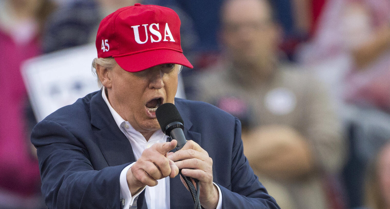 Att bygga bilar utomlands och sedan importera dem till USA är något som Donald Trump vill belägga med straffskatt. Foto: Getty Images