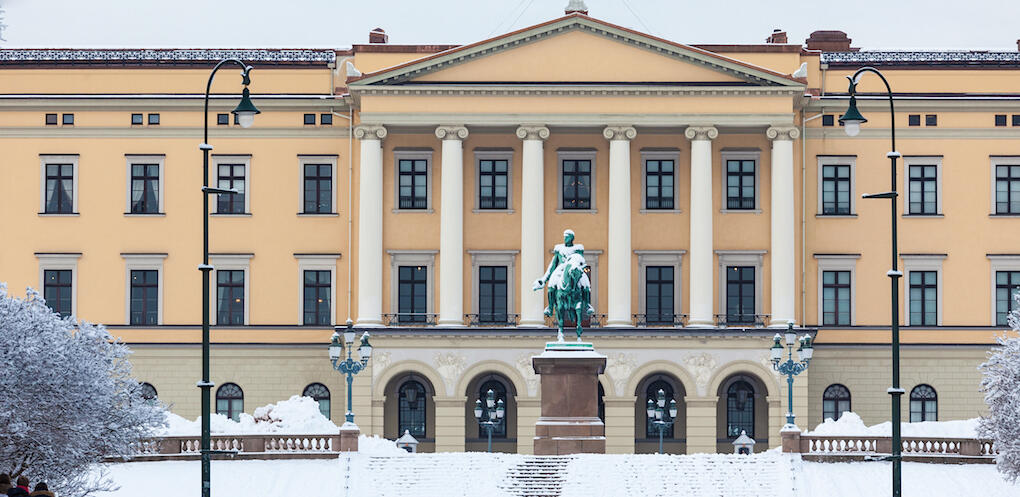 Hade du tänkt dig en tur till slottet i Oslo? Då ska du inte ta din dieselbil, då kan det kosta 1.500 kronor i böter. Foto: Getty.