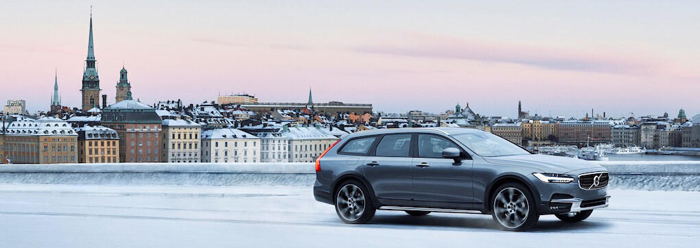 Nej, provkörningen skedde inte i Stockholm utan i Åre. Men Volvo V90 Cross Country är en storstadssnobb, i gummistövlar, eller hur?