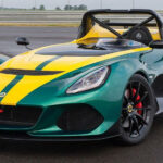 Lotus Evora SS är en sportbil i grönt och gult. (AI text)