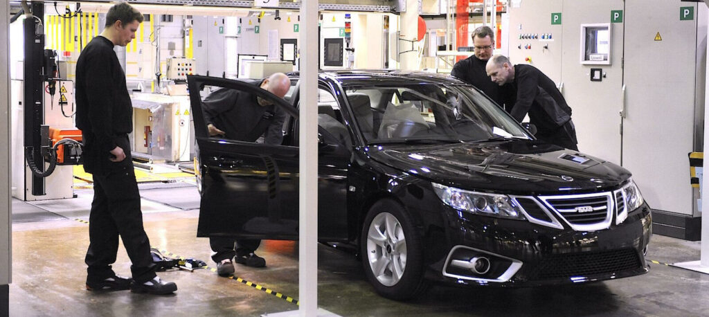 En bil sätts ihop i en fabrik. (AI text)