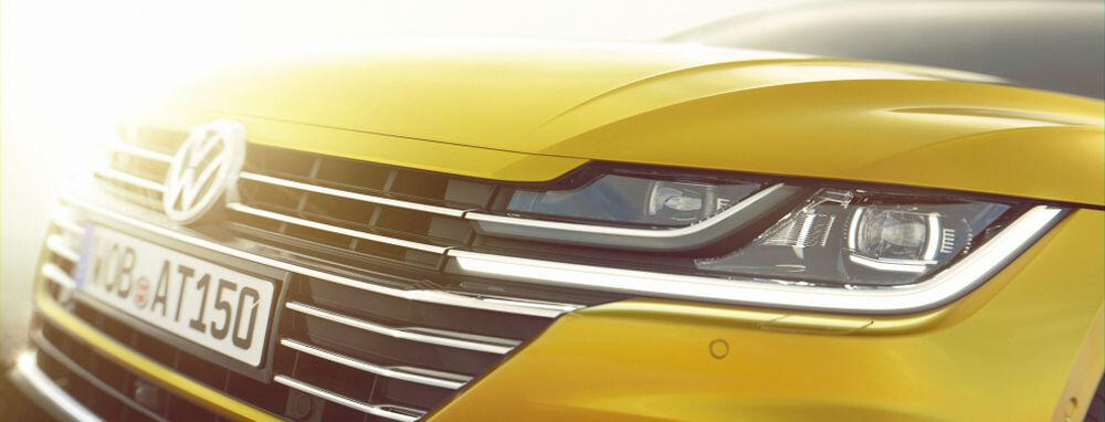 En gul Volkswagen Atlas-terrängbil (AI text)