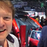 Tim Burton, eller Shmee150, är på Genèvesalongen och intervjuar Christian von Koenigsegg.