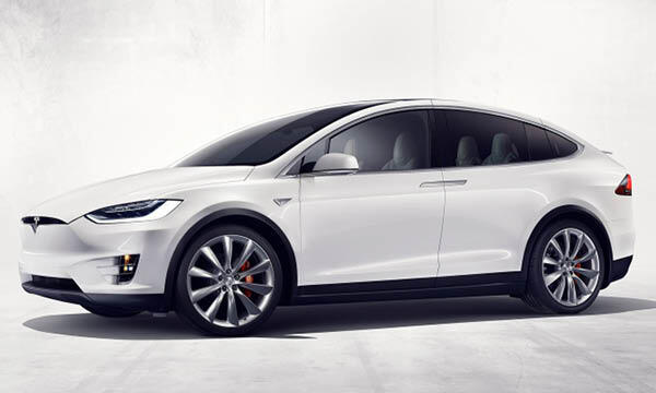 Tesla Model X SUV i vit studioscen. (AI text)